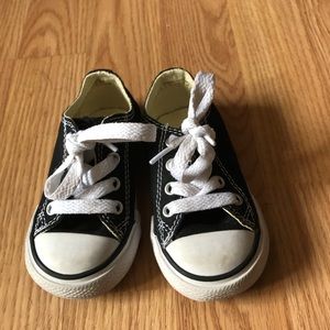 Toddlers boys converse